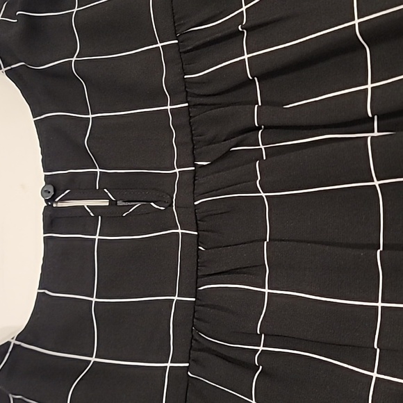 Adrianna Papell Box Check Ruffle Cuff Top Black White Large - Picture 11 of 12